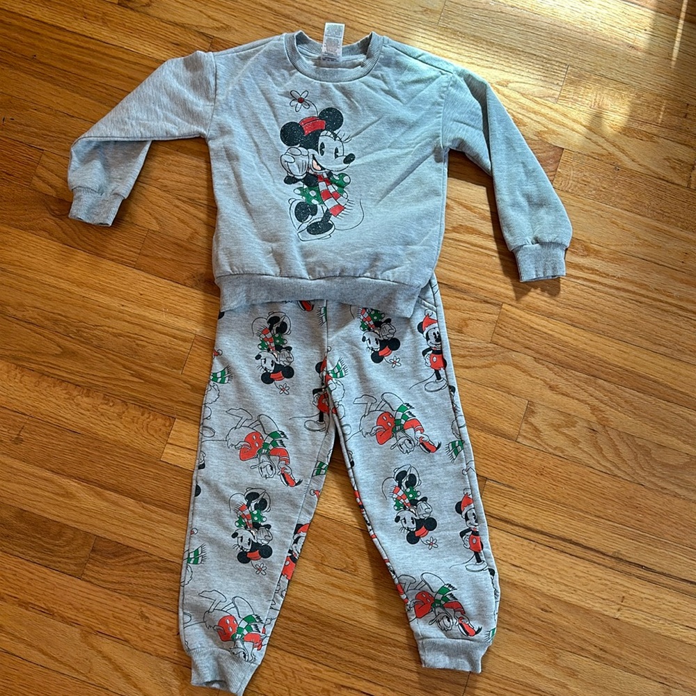 Disney Christmas sweatsuit 4t